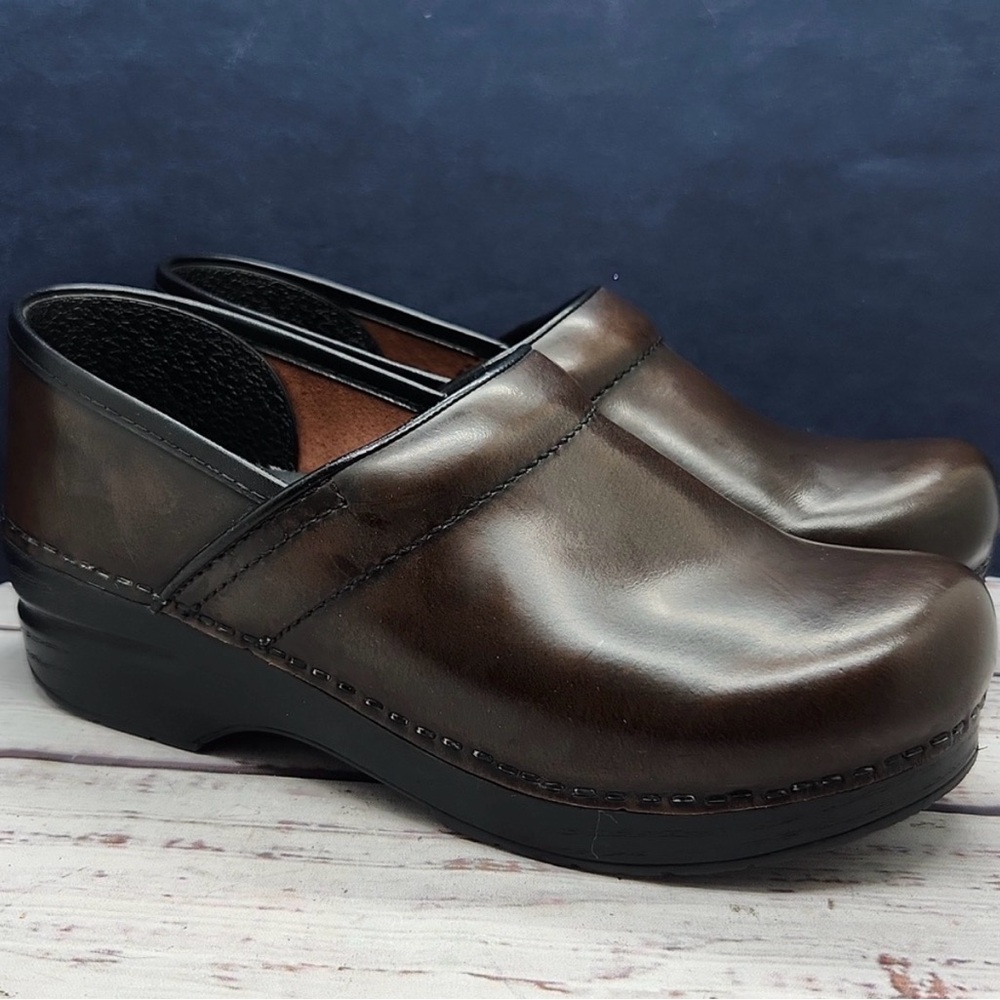 Dansko Brown Leather clogs sz 38